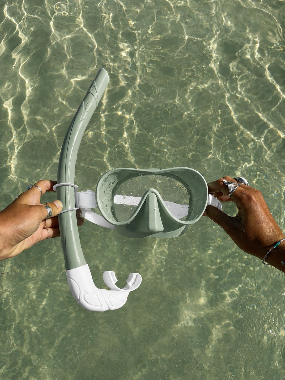 Sage mask + snorkel in spring water